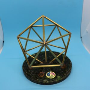 Икосаедър с основа от оргонит размери16/18см основа- 18см
